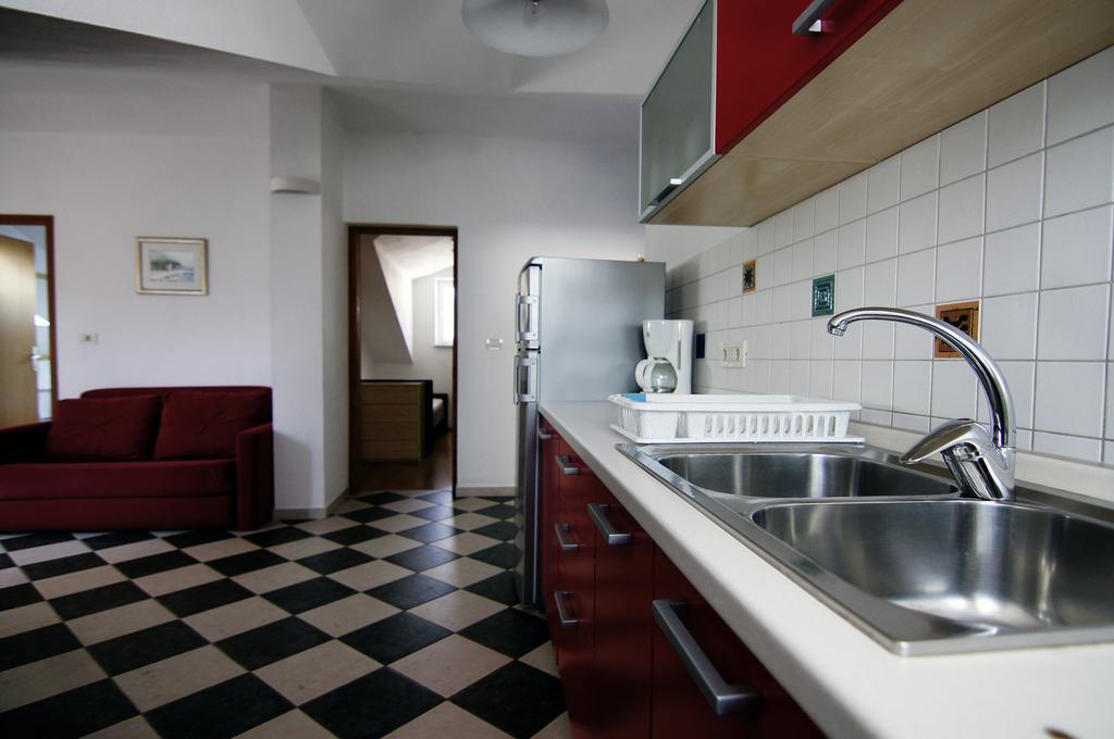 Apartments Ida Cres Exterior photo